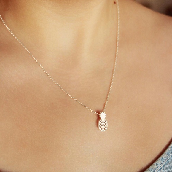 Delicate pineapple STAINLESS STEEL necklace - Picture 6 of 9